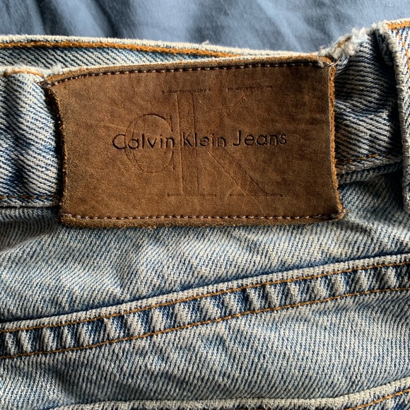 Calvin Klein Vintage Distressed Mom Shorts - Picture 5 of 6
